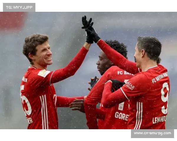 特写镜头:弗赖堡主场大雪中作战,球员球衣与足球颜色对比鲜明 特写镜头:弗赖堡主场大雪中作战,球员球衣与足球颜色对比鲜明